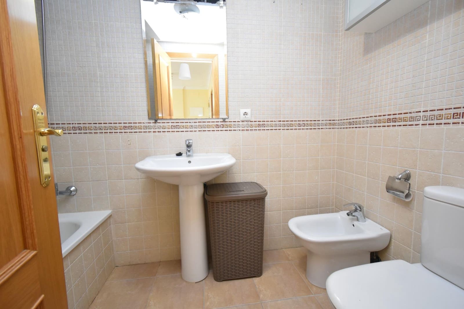 2 slaapkamer Penthouse te koop in La Barrosa met zwembad - € 299.000 (Ref: 9876379)