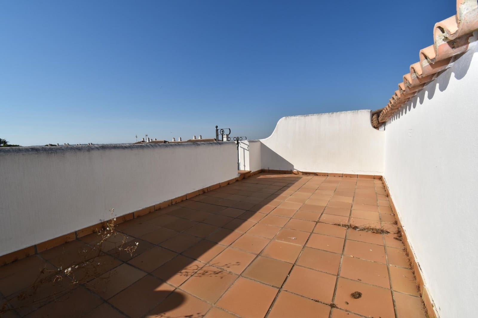 2 slaapkamer Penthouse te koop in La Barrosa met zwembad - € 299.000 (Ref: 9876379)