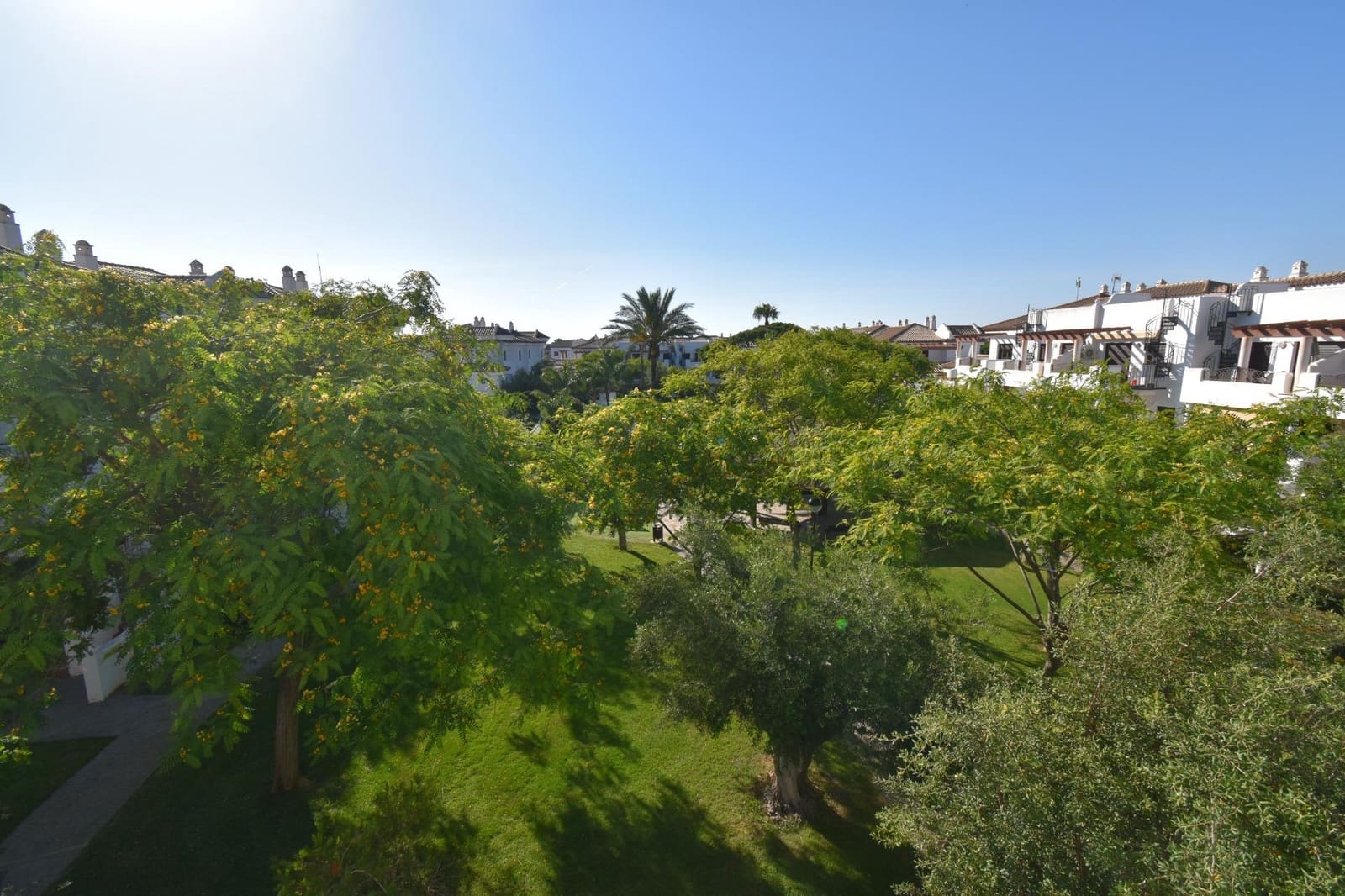 2 slaapkamer Penthouse te koop in La Barrosa met zwembad - € 299.000 (Ref: 9876379)