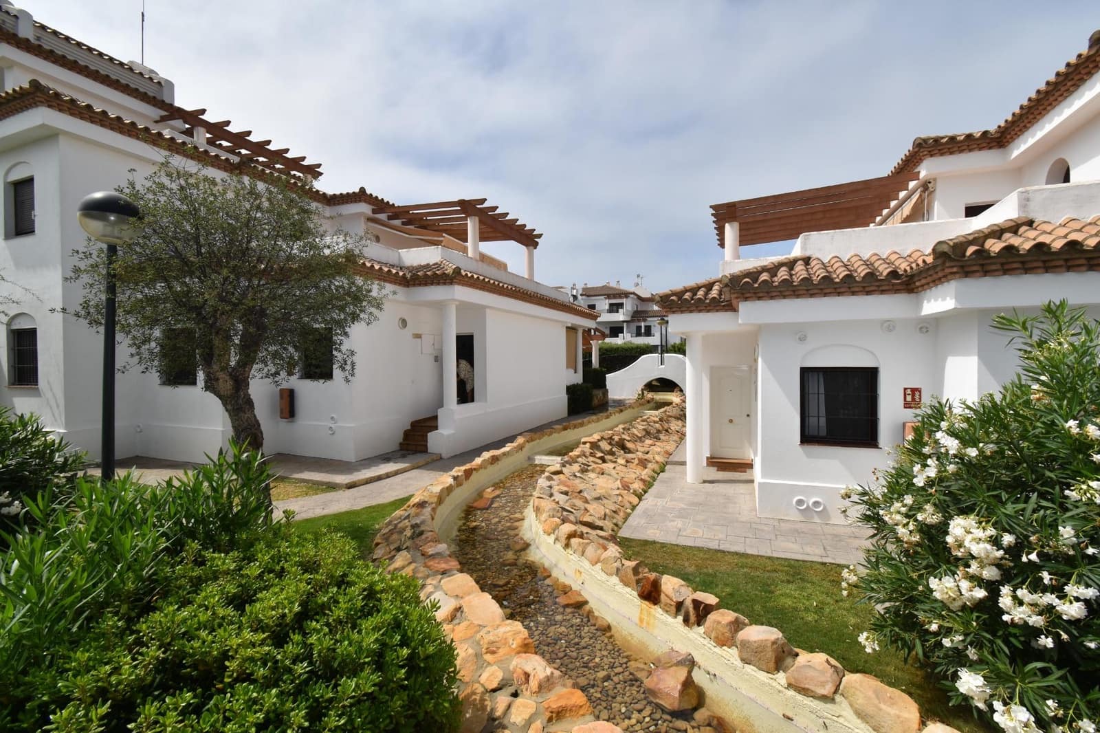 2 slaapkamer Penthouse te koop in La Barrosa met zwembad - € 299.000 (Ref: 9876379)