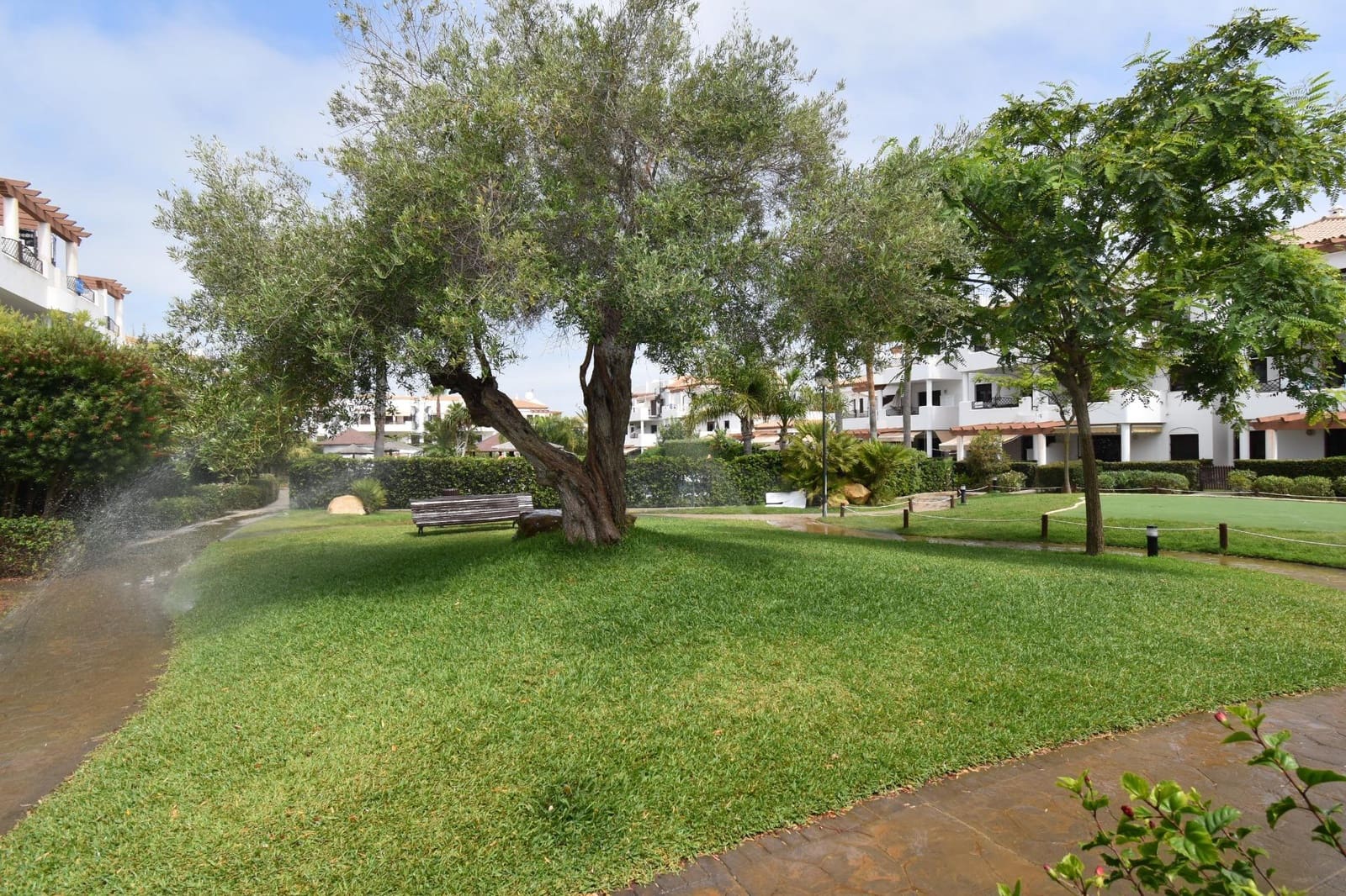 2 slaapkamer Penthouse te koop in La Barrosa met zwembad - € 299.000 (Ref: 9876379)