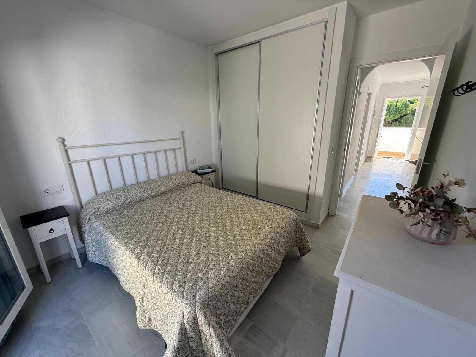 2 slaapkamer Appartement te koop in La Barrosa met zwembad - € 310.000 (Ref: 9876380)