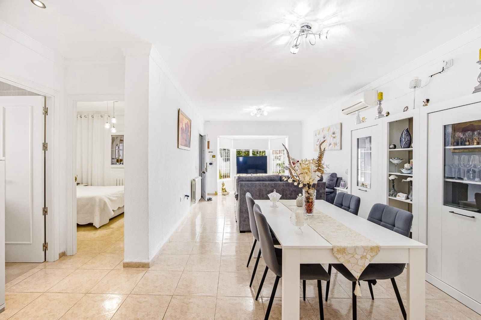 Chalet de 3 habitaciones en Chiclana de la Frontera en venta - 336.000 € (Ref: 9876384)