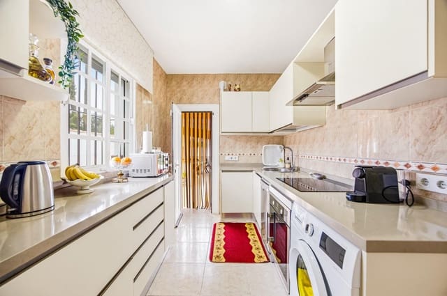 Chalet de 3 habitaciones en Chiclana de la Frontera en venta - 336.000 € (Ref: 9876384)
