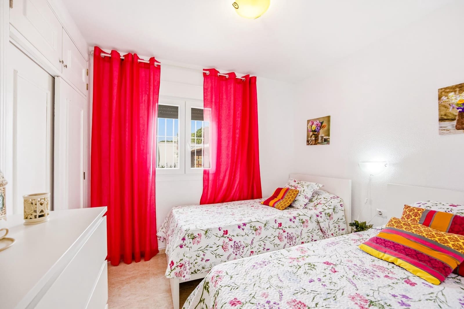 Chalet de 3 habitaciones en Chiclana de la Frontera en venta - 336.000 € (Ref: 9876384)