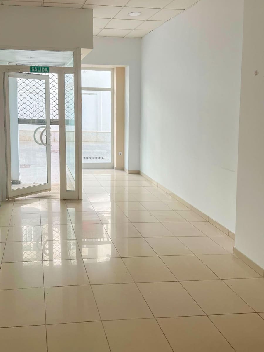 5 bedroom Commercial for rent in Chiclana de la Frontera - € 1,100 (Ref: 9893834)