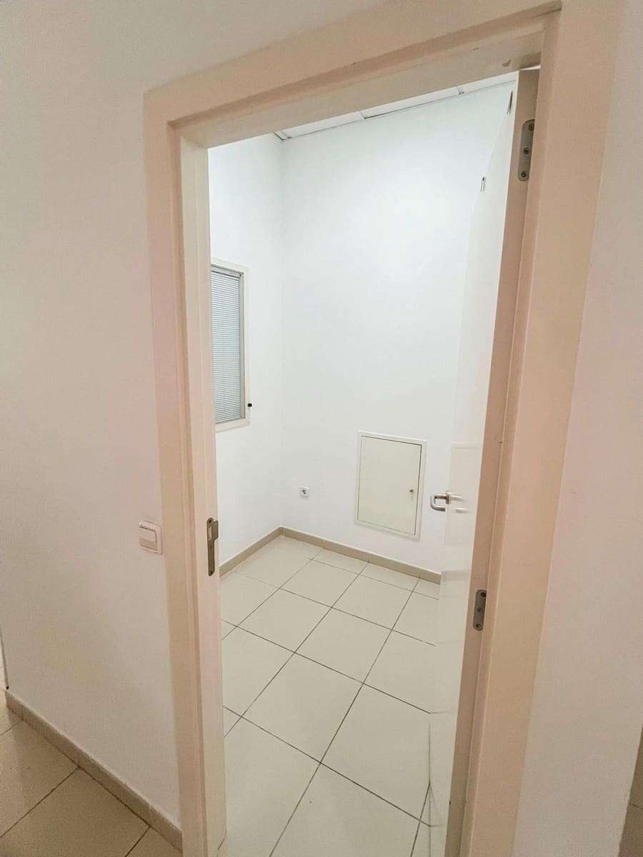 5 bedroom Commercial for rent in Chiclana de la Frontera - € 1,100 (Ref: 9893834)