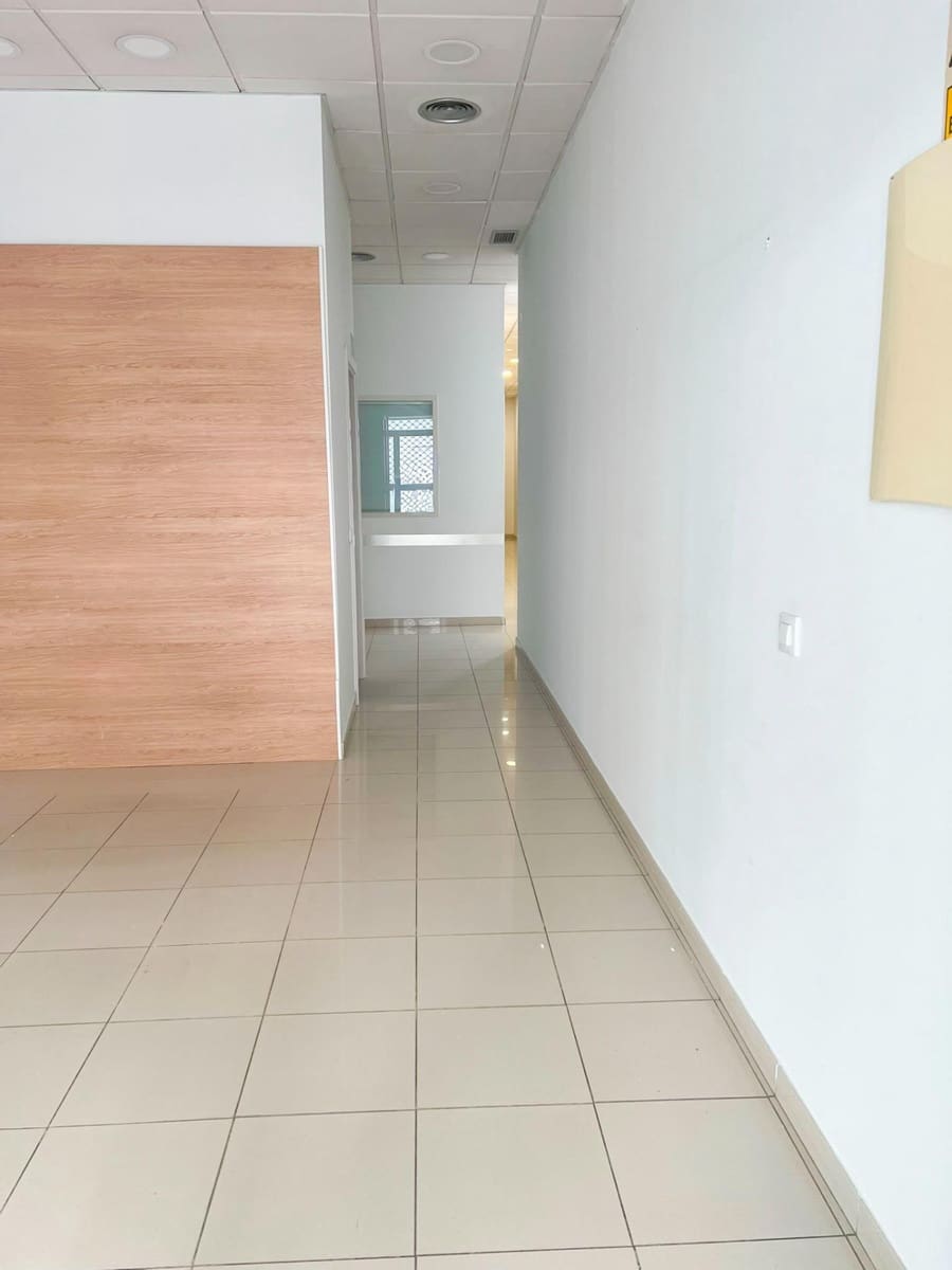 5 bedroom Commercial for rent in Chiclana de la Frontera - € 1,100 (Ref: 9893834)