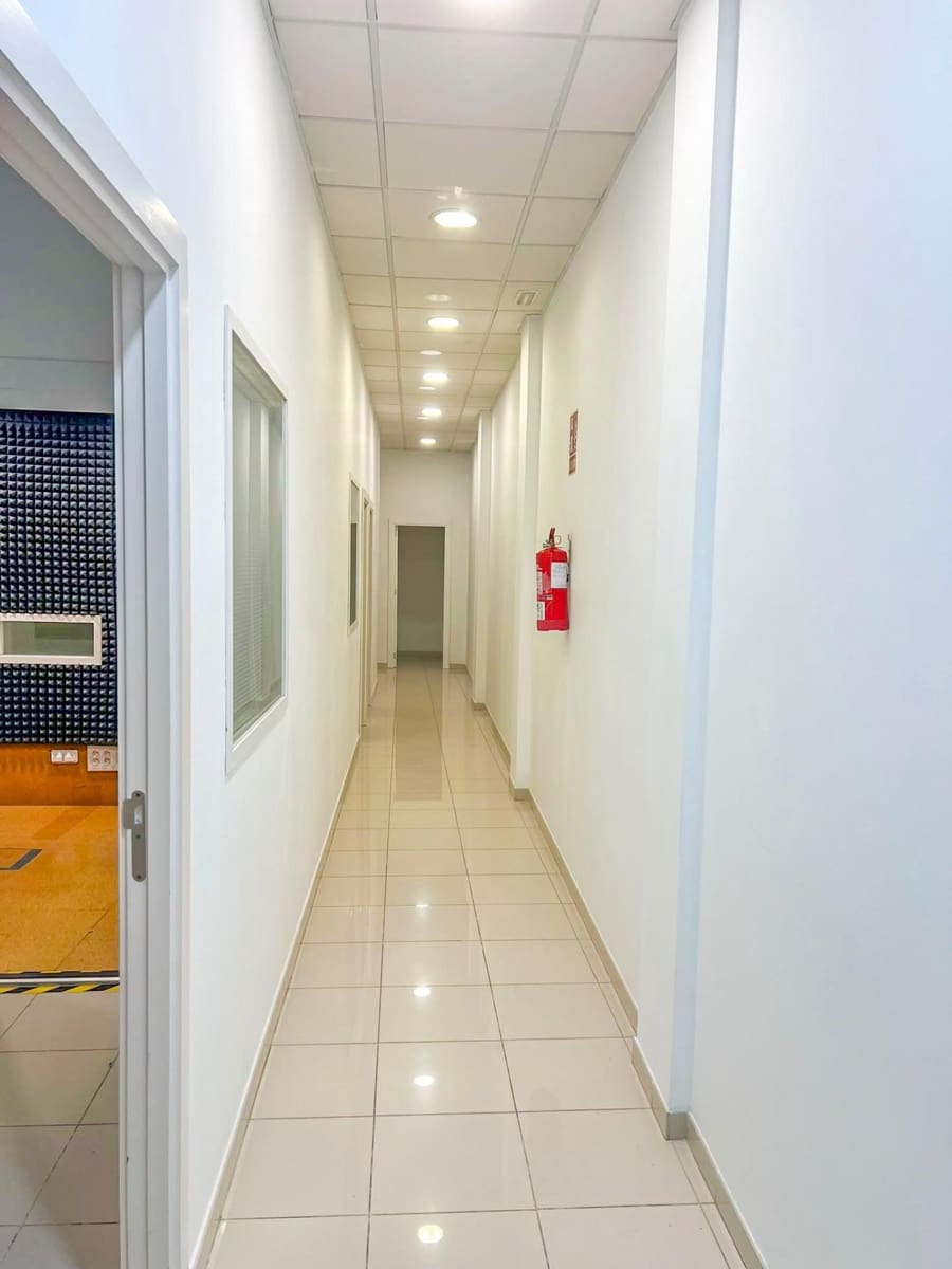 5 bedroom Commercial for rent in Chiclana de la Frontera - € 1,100 (Ref: 9893834)