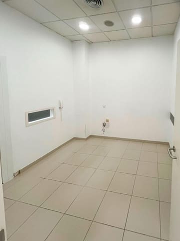 5 bedroom Commercial for rent in Chiclana de la Frontera - € 1,100 (Ref: 9893834)