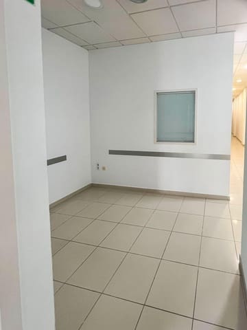 5 bedroom Commercial for rent in Chiclana de la Frontera - € 1,100 (Ref: 9893834)