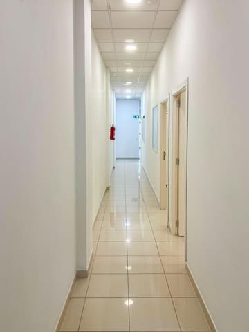 5 bedroom Commercial for rent in Chiclana de la Frontera - € 1,100 (Ref: 9893834)
