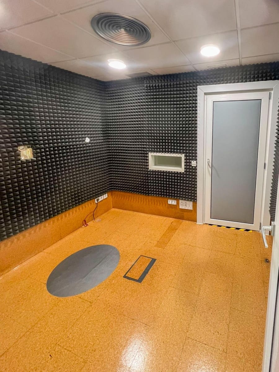 5 bedroom Commercial for rent in Chiclana de la Frontera - € 1,100 (Ref: 9893834)