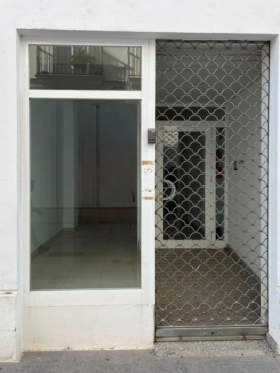 5 bedroom Commercial for rent in Chiclana de la Frontera - € 1,100 (Ref: 9893834)