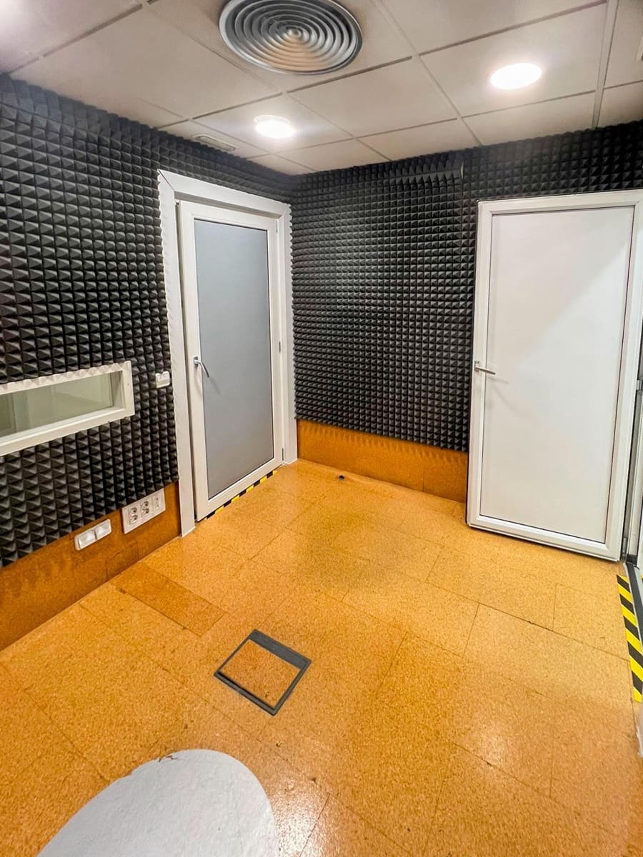 5 bedroom Commercial for rent in Chiclana de la Frontera - € 1,100 (Ref: 9893834)