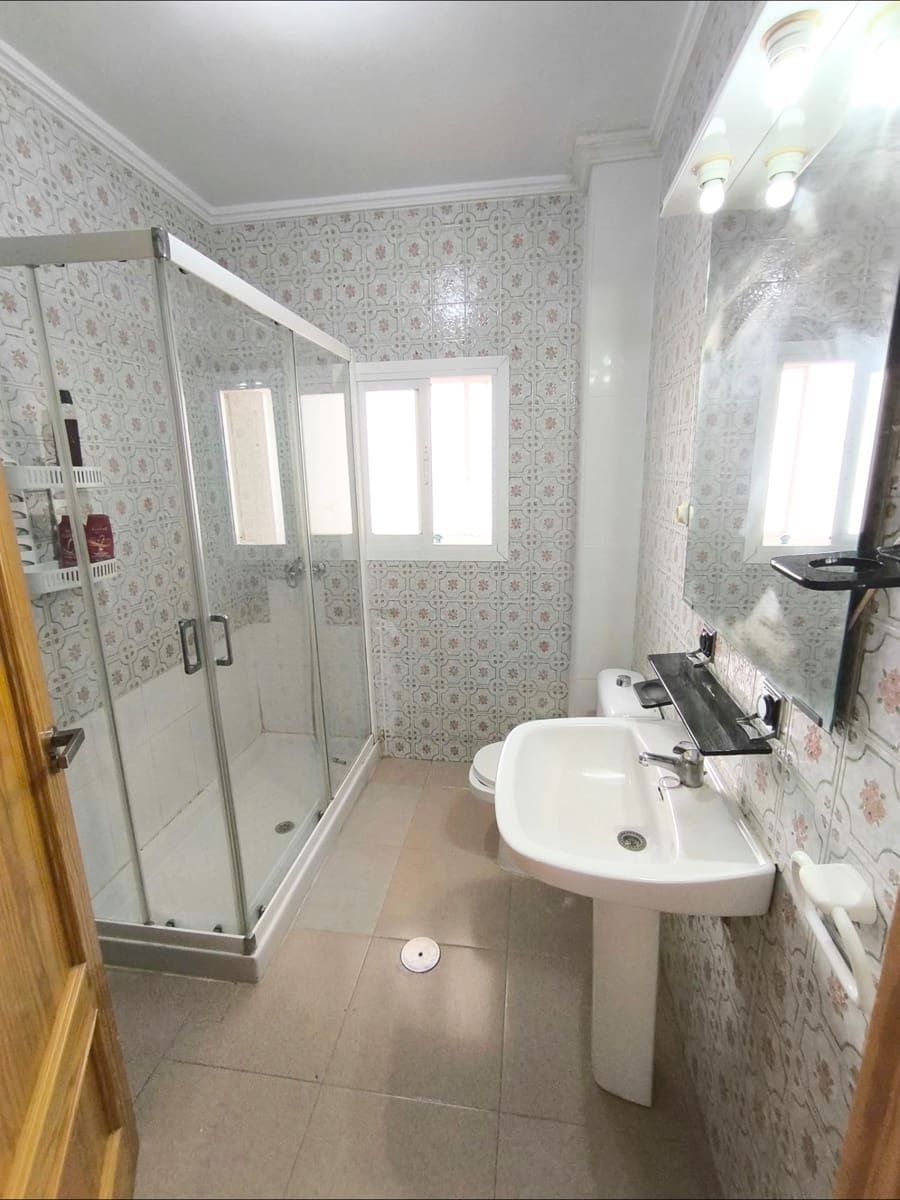 4 sovrum Lägenhet att hyra i Murcia stad - 300 € (Ref: 10044987)