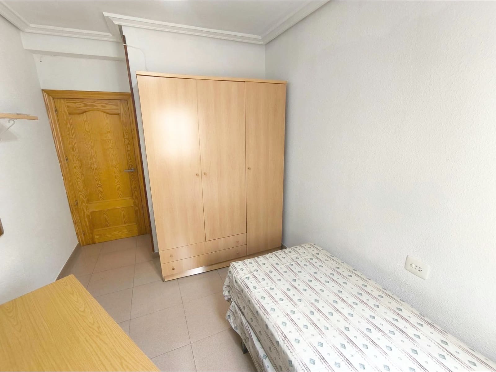 4 sovrum Lägenhet att hyra i Murcia stad - 300 € (Ref: 10044987)