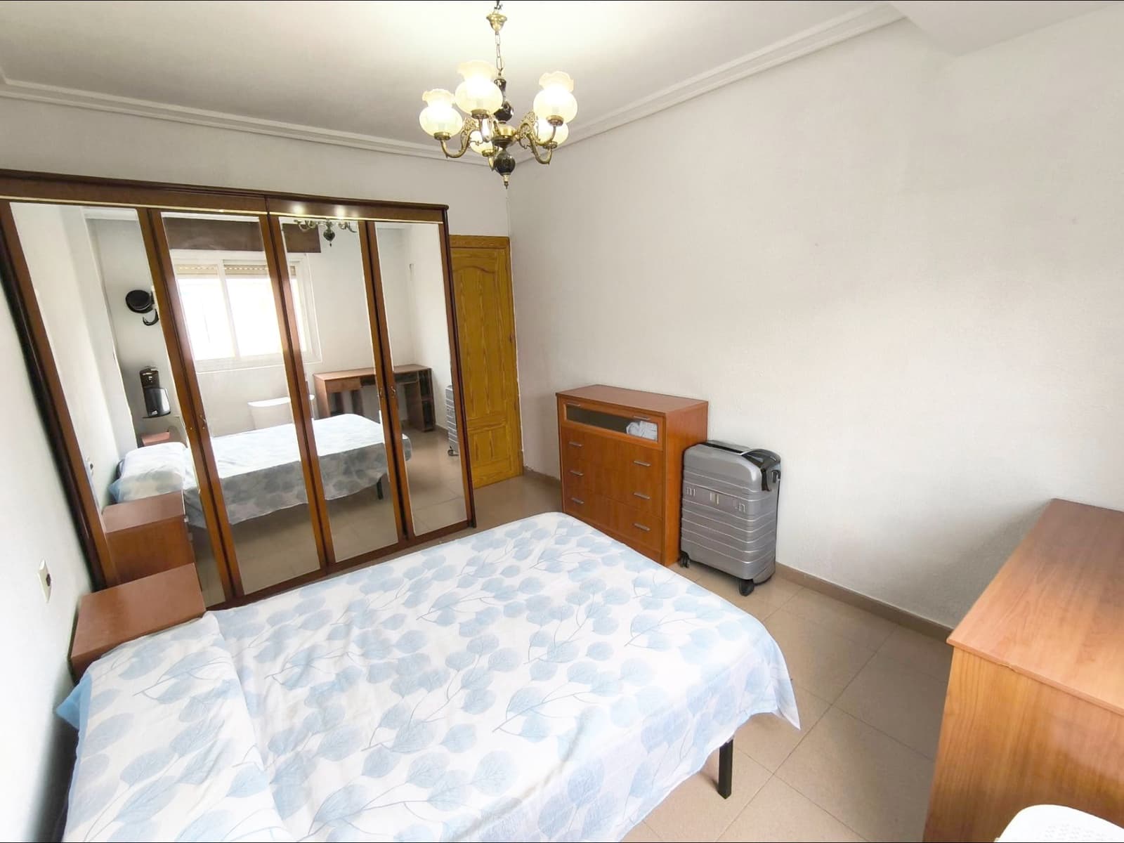 4 sovrum Lägenhet att hyra i Murcia stad - 300 € (Ref: 10044987)