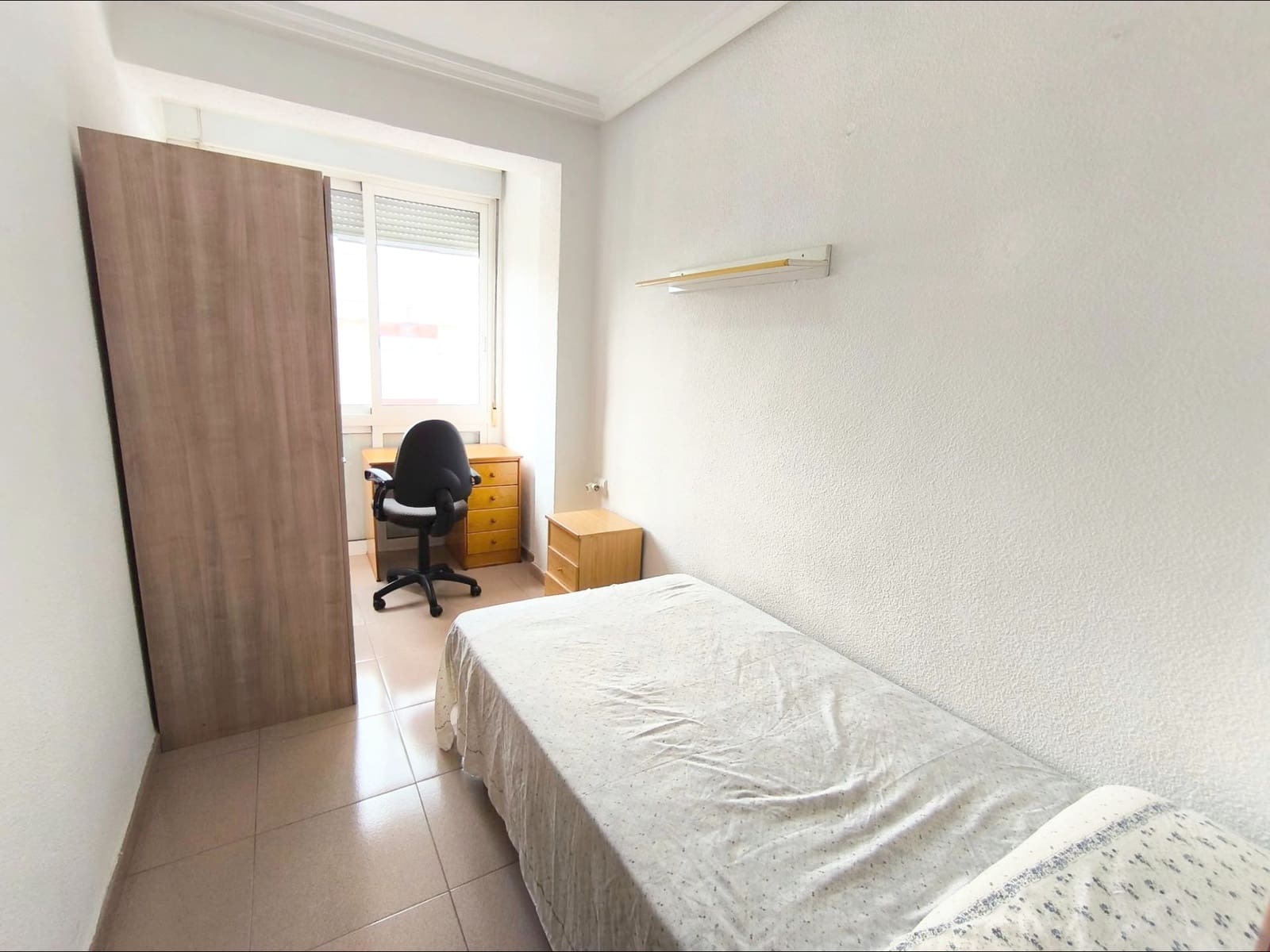4 sovrum Lägenhet att hyra i Murcia stad - 300 € (Ref: 10044987)