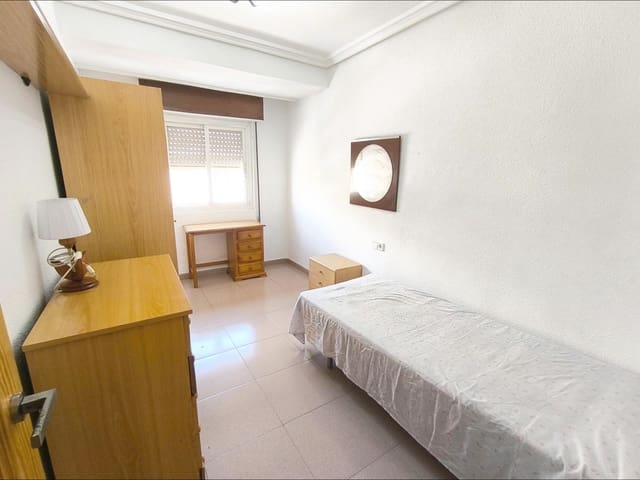 Appartement de 4 chambres à louer à Vista Alegre, Murcie ville - 1 000 € (Ref: 9960217)