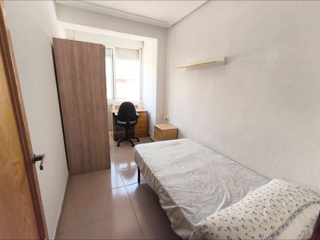 Appartement de 4 chambres à louer à Vista Alegre, Murcie ville - 1 000 € (Ref: 9960217)