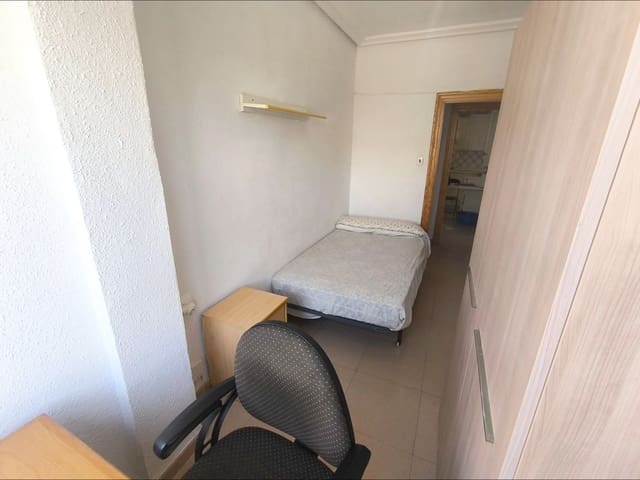 Appartement de 4 chambres à louer à Vista Alegre, Murcie ville - 1 000 € (Ref: 9960217)