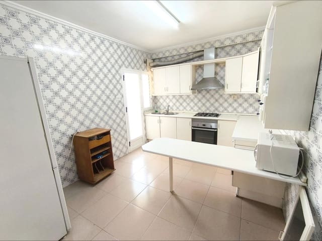 Appartement de 4 chambres à louer à Vista Alegre, Murcie ville - 1 000 € (Ref: 9960217)
