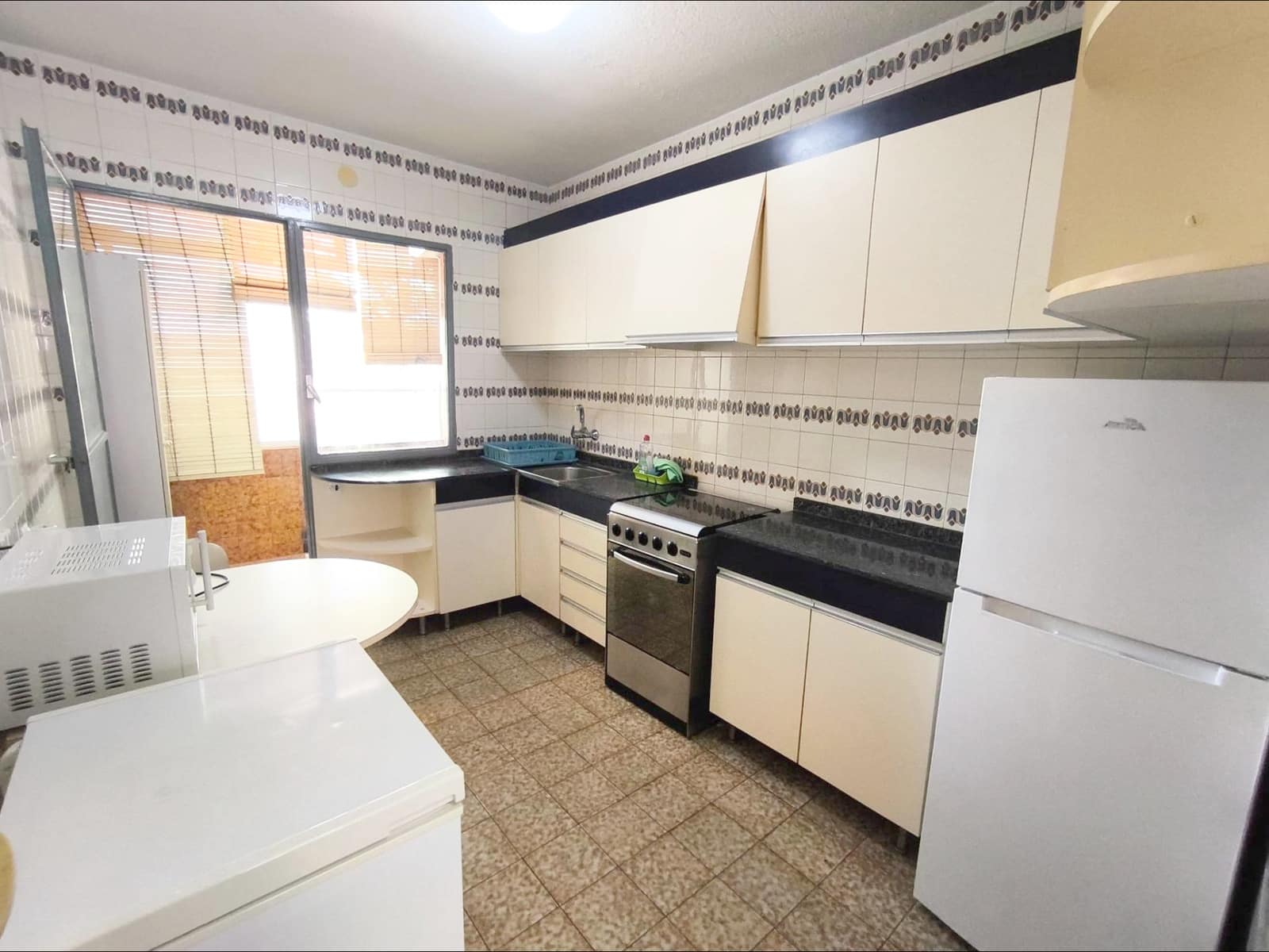 4 sovrum Lägenhet att hyra i Murcia stad - 950 € (Ref: 9960218)