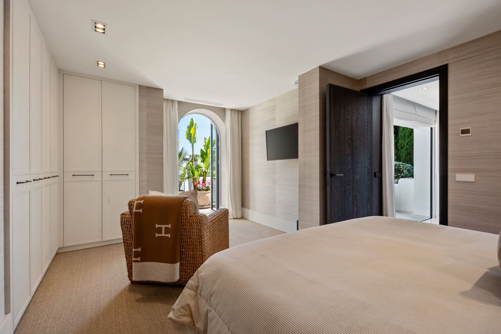 1 bedroom Apartment for sale in Golden Mile - € 3,500,000 (Ref: 10025189)
