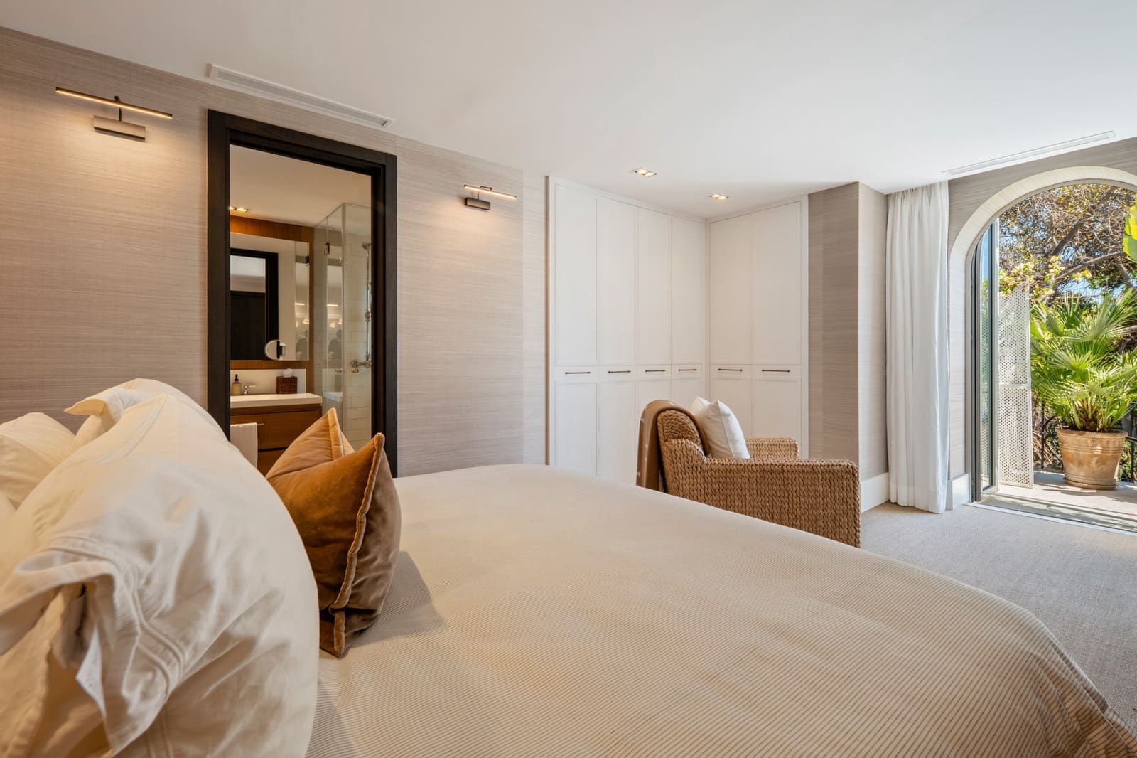 1 bedroom Apartment for sale in Golden Mile - € 3,500,000 (Ref: 10025189)
