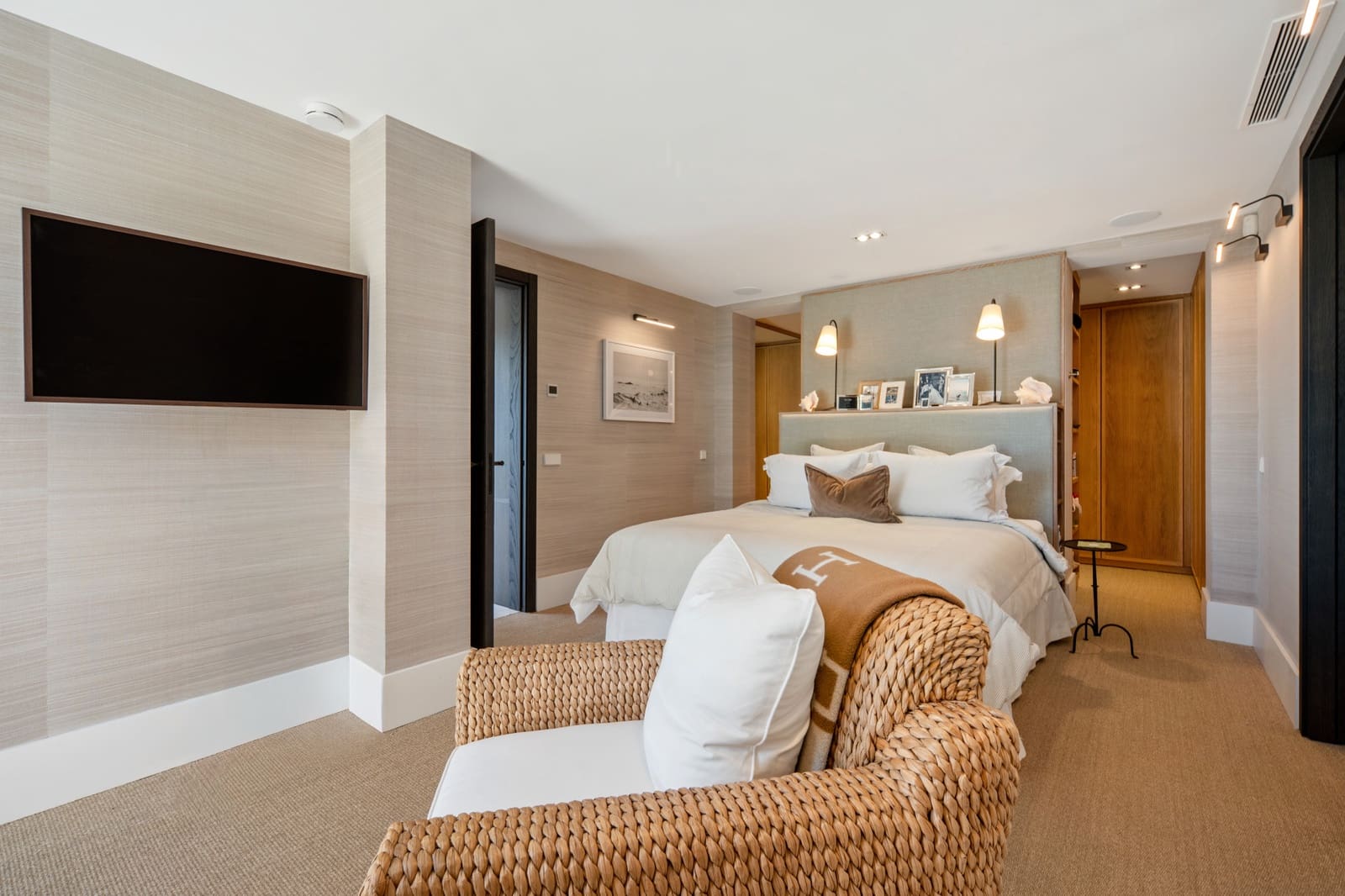 1 bedroom Apartment for sale in Golden Mile - € 3,500,000 (Ref: 10025189)