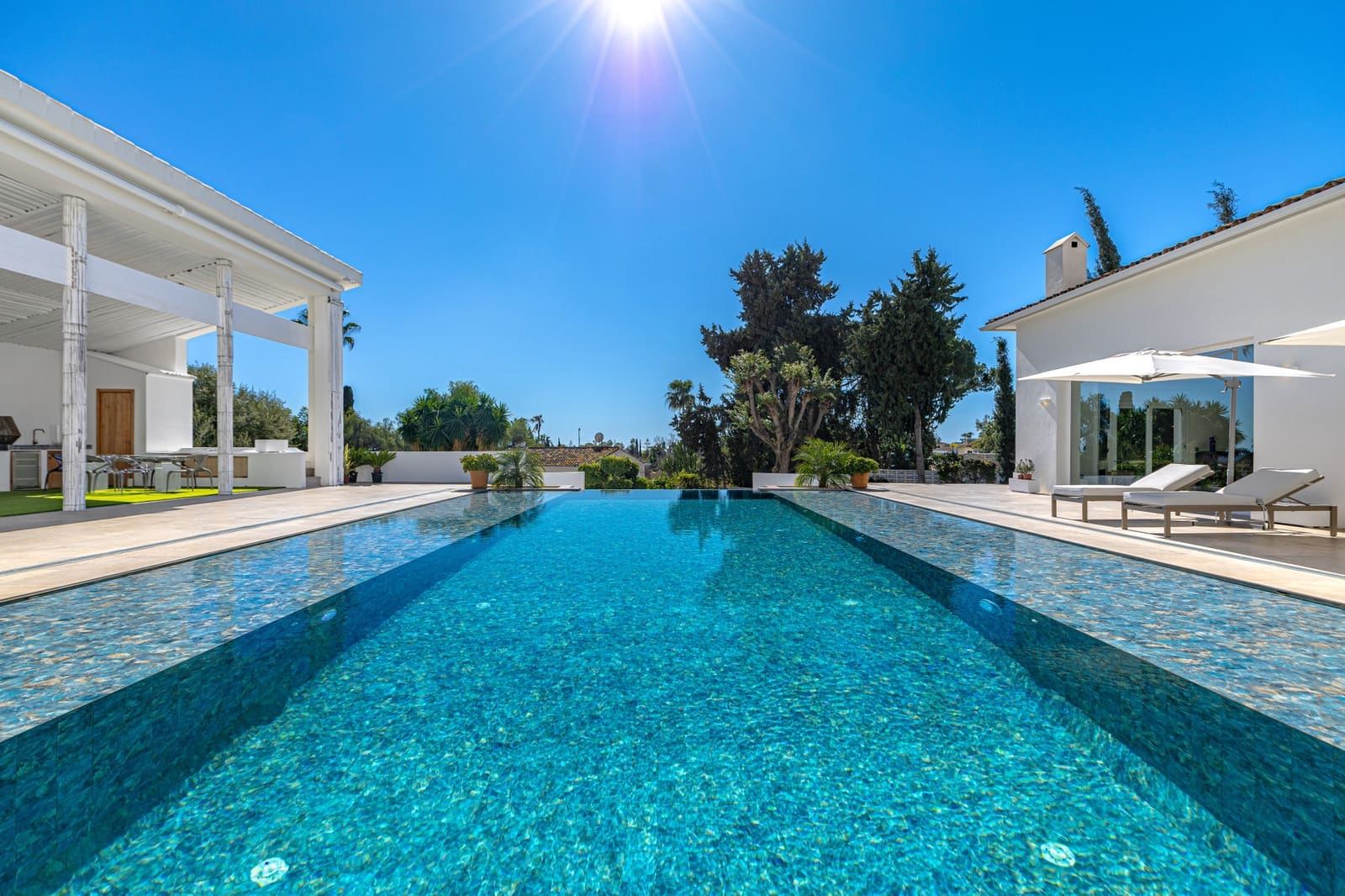 7 quarto Moradia para venda em Guadalmina com piscina garagem - 4 899 000 € (Ref: 10026890)