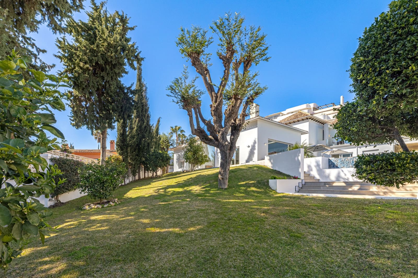 7 quarto Moradia para venda em Guadalmina com piscina garagem - 4 899 000 € (Ref: 10026890)