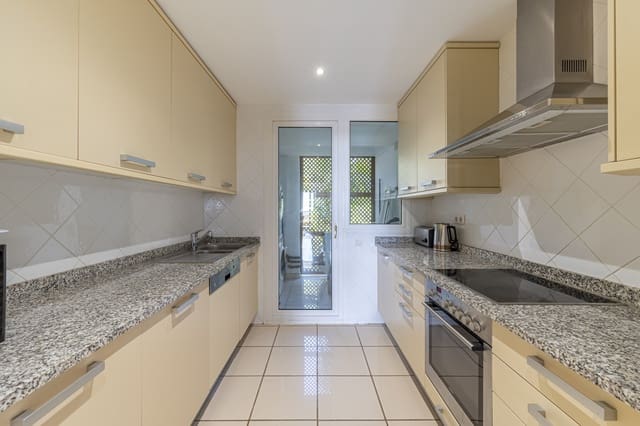 2 bedroom Apartment for sale in El Paraiso, Estepona with pool garage - € 579,000 (Ref: 10026892)