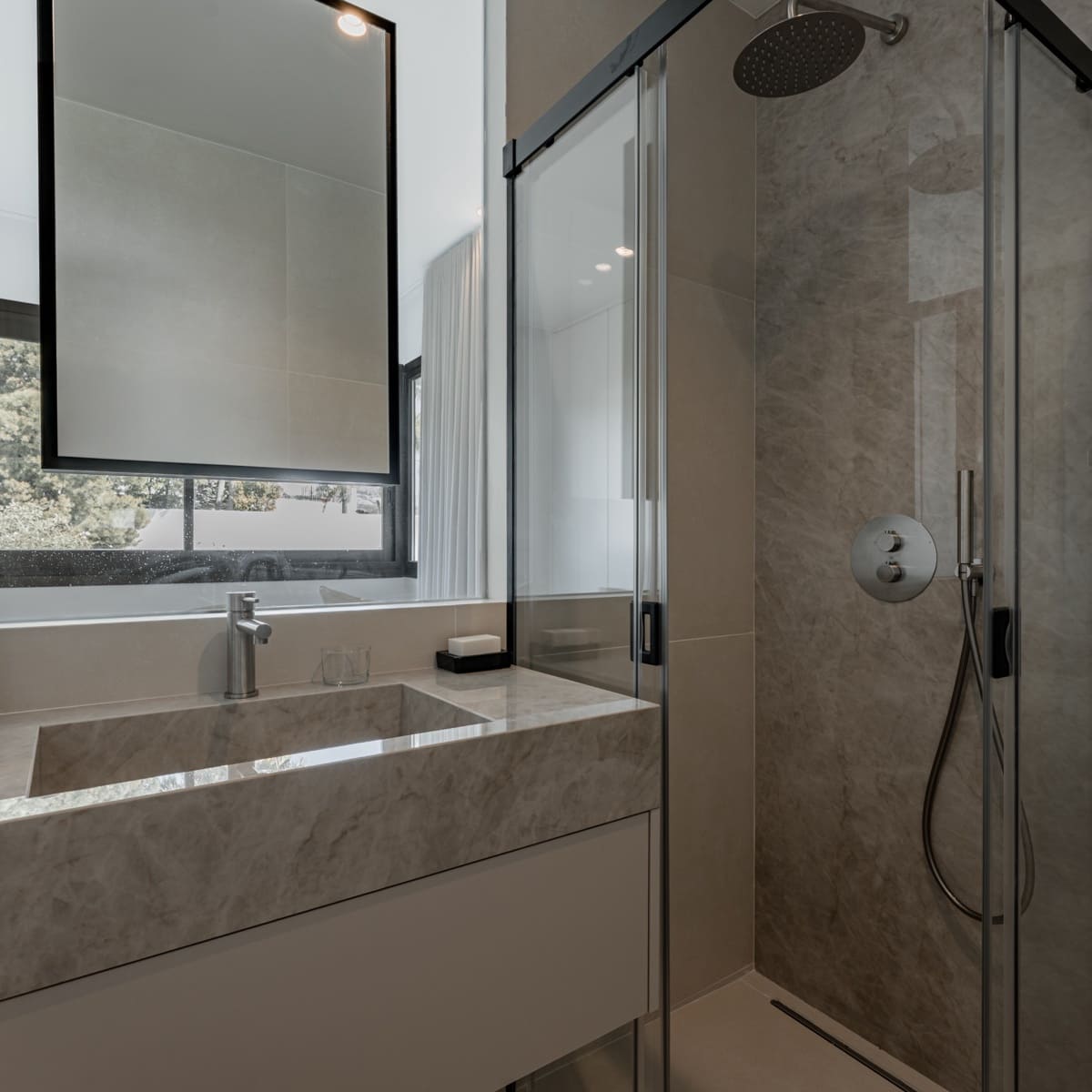 3 bedroom Penthouse for sale in La Quinta with pool garage - € 1,495,000 (Ref: 10037057)