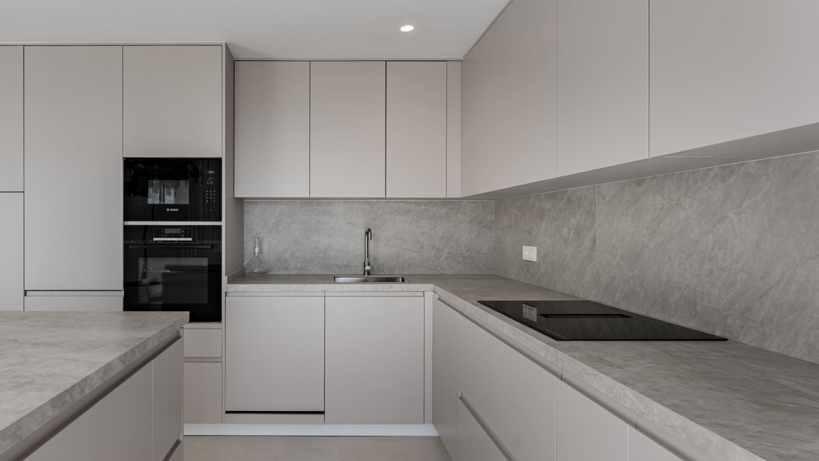 3 bedroom Penthouse for sale in La Quinta with pool garage - € 1,495,000 (Ref: 10037057)