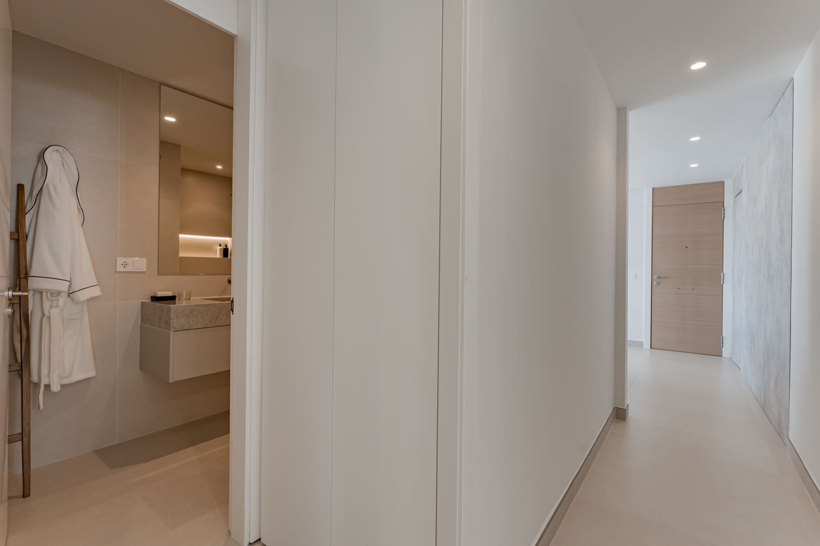 3 bedroom Penthouse for sale in La Quinta with pool garage - € 1,495,000 (Ref: 10037057)