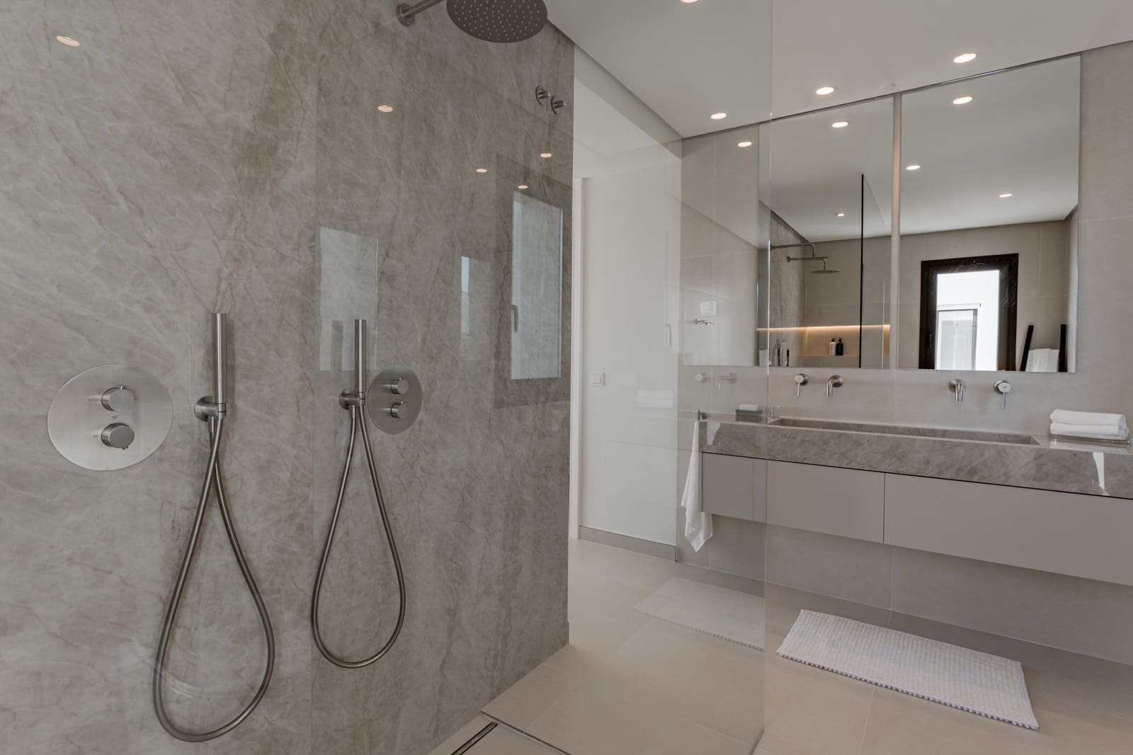 3 bedroom Penthouse for sale in La Quinta with pool garage - € 1,495,000 (Ref: 10037057)