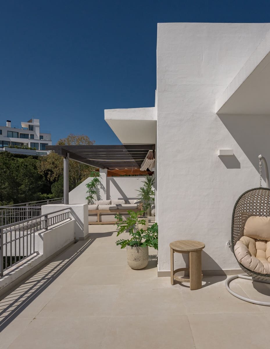 3 bedroom Penthouse for sale in La Quinta with pool garage - € 1,495,000 (Ref: 10037057)