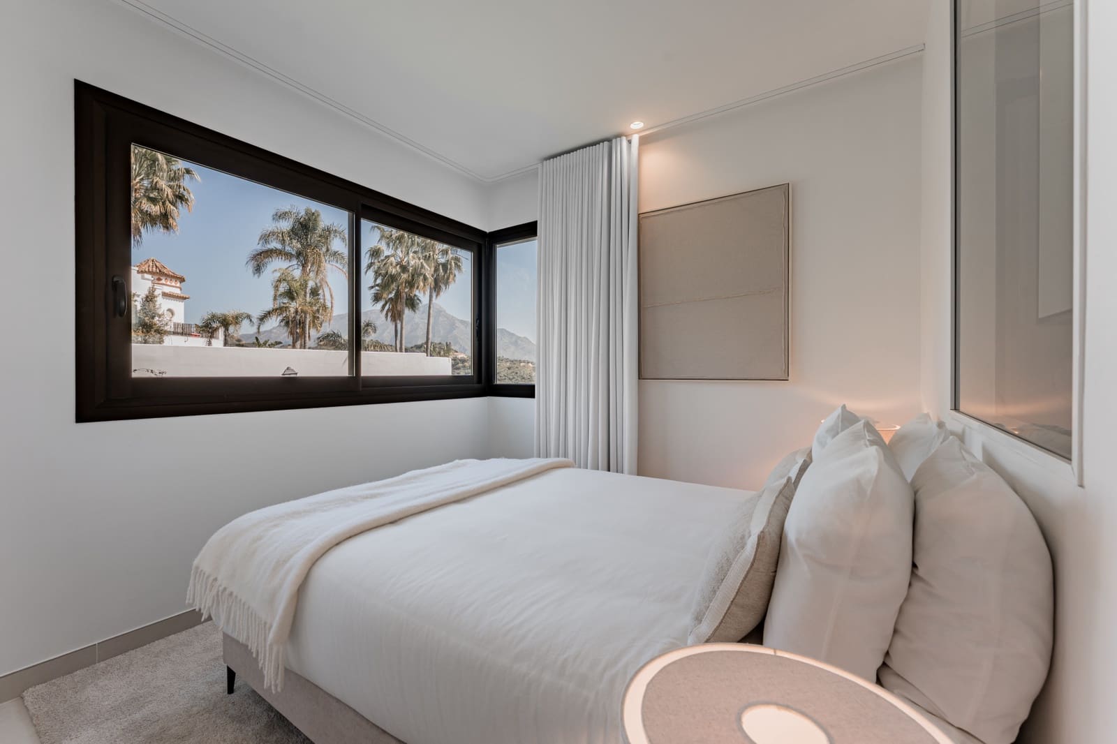 3 bedroom Penthouse for sale in La Quinta with pool garage - € 1,495,000 (Ref: 10037057)