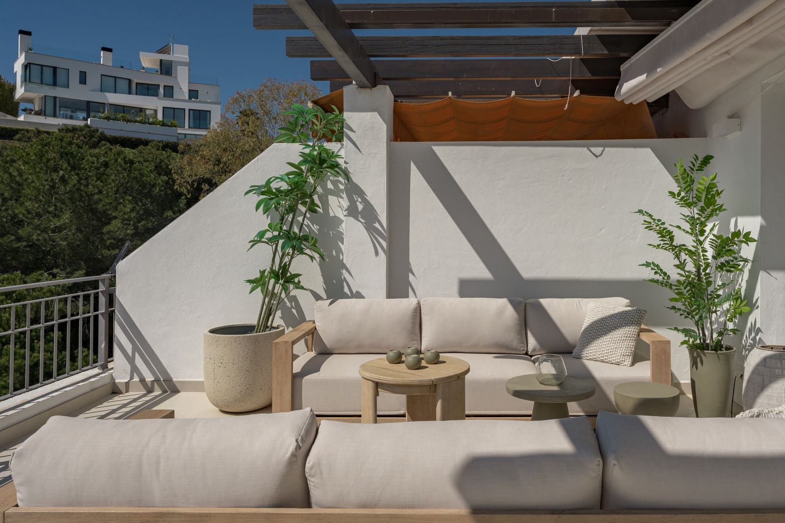 3 bedroom Penthouse for sale in La Quinta with pool garage - € 1,495,000 (Ref: 10037057)