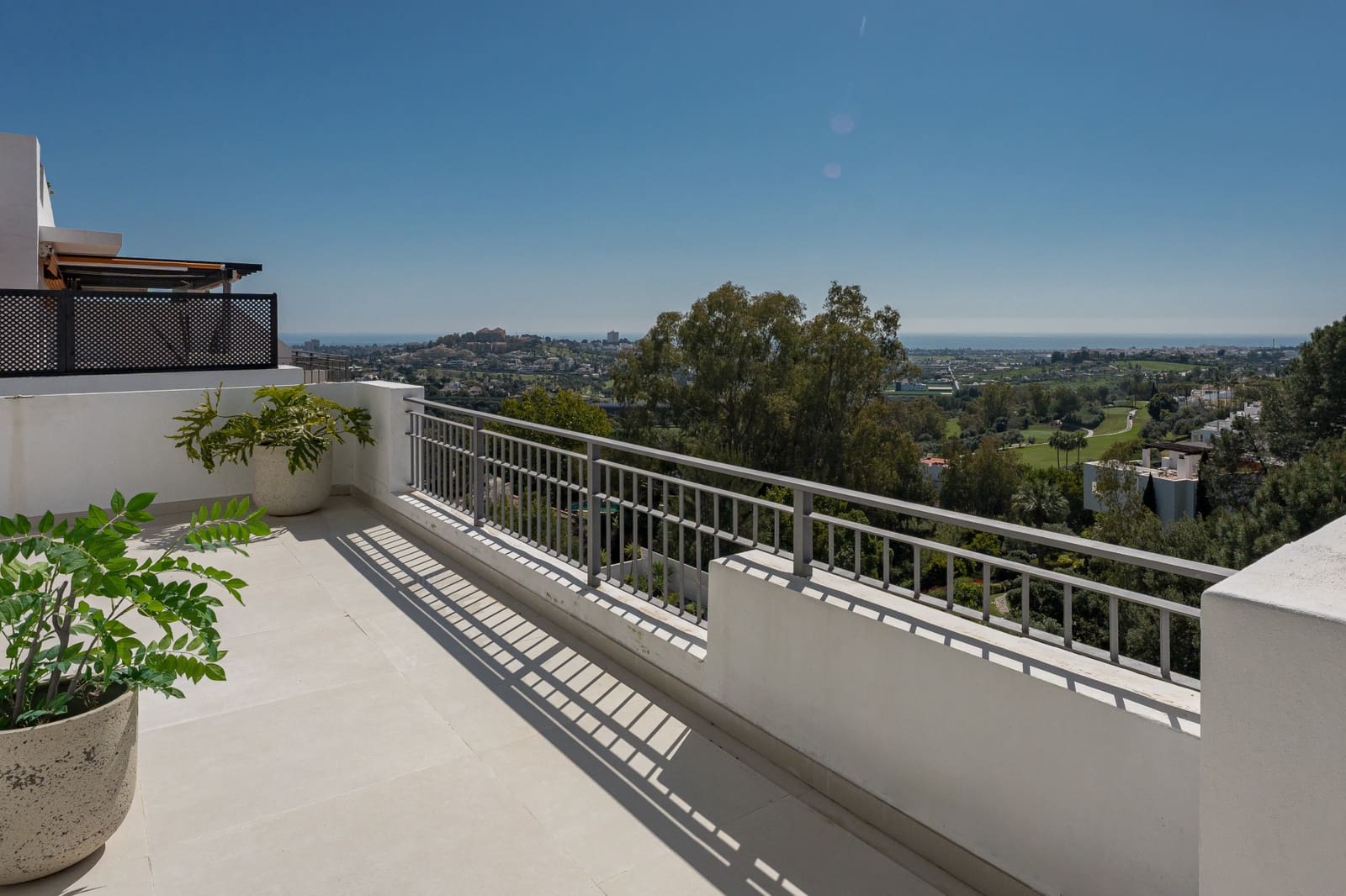 3 bedroom Penthouse for sale in La Quinta with pool garage - € 1,495,000 (Ref: 10037057)