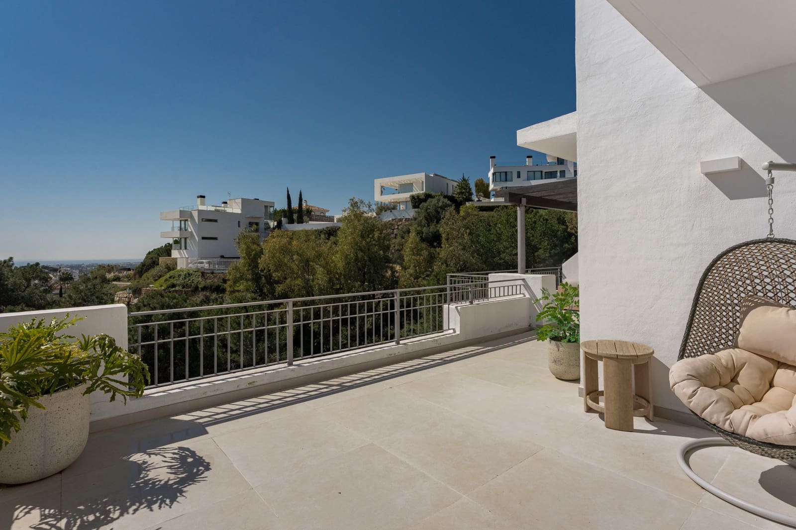 3 bedroom Penthouse for sale in La Quinta with pool garage - € 1,495,000 (Ref: 10037057)
