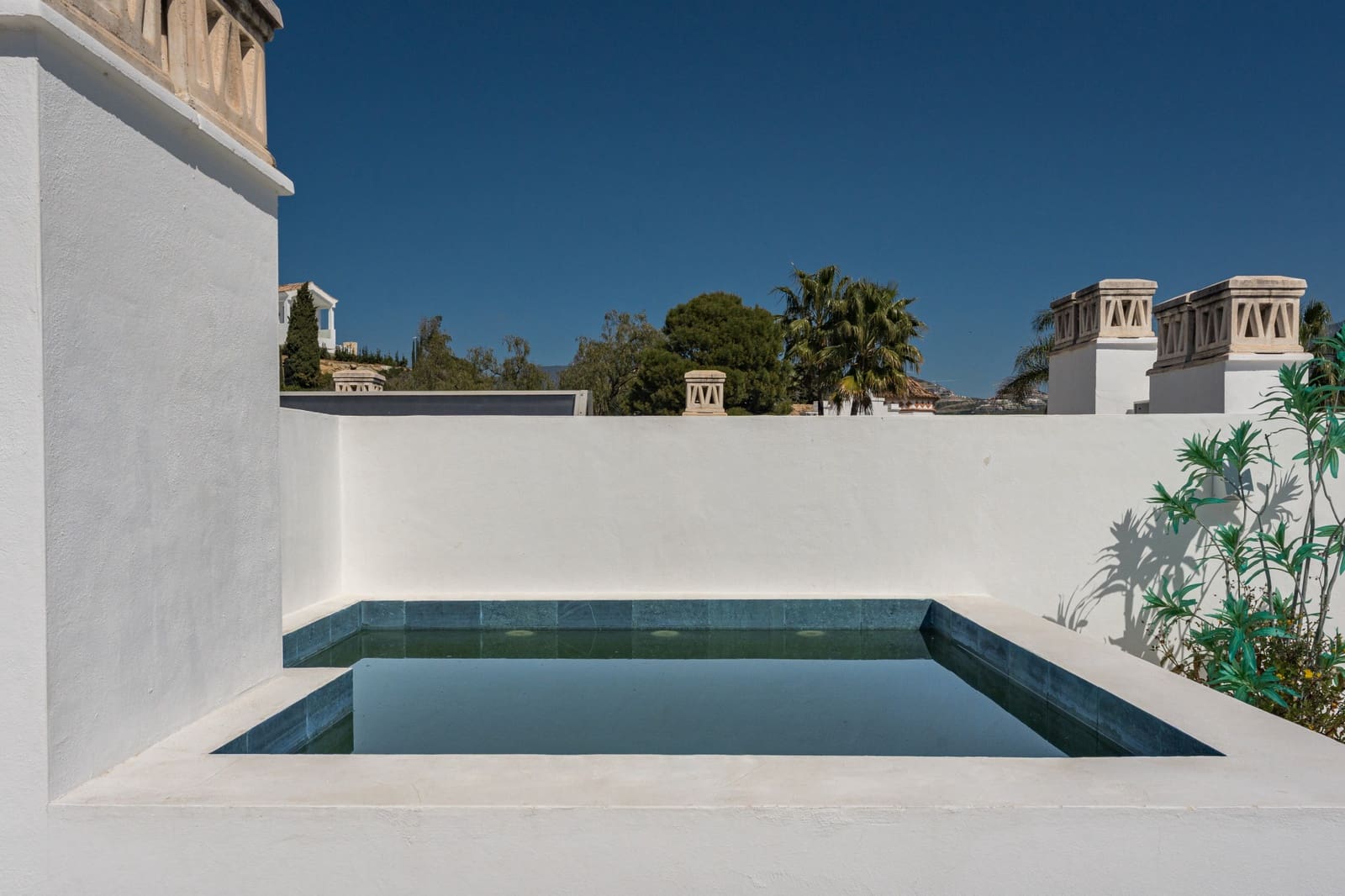 3 bedroom Penthouse for sale in La Quinta with pool garage - € 1,495,000 (Ref: 10037057)