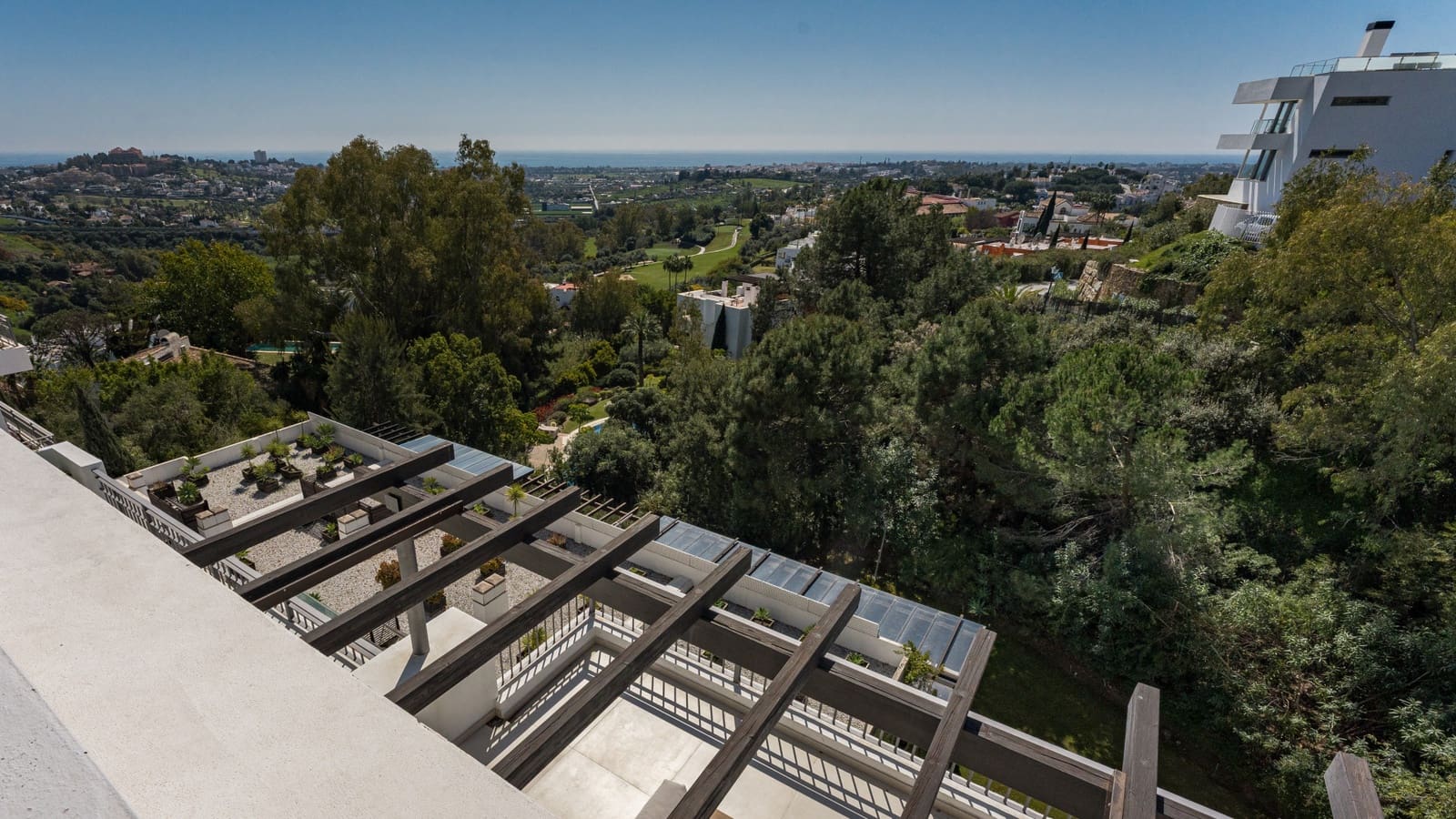 3 bedroom Penthouse for sale in La Quinta with pool garage - € 1,495,000 (Ref: 10037057)