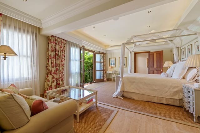 6 slaapkamer Villa te koop in Lomas De Marbella, Marbella met zwembad garage - € 9.950.000 (Ref: 10040699)