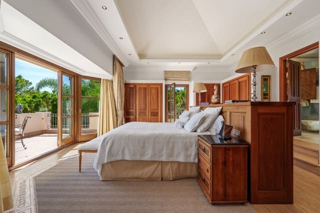 6 slaapkamer Villa te koop in Lomas De Marbella, Marbella met zwembad garage - € 9.950.000 (Ref: 10040699)