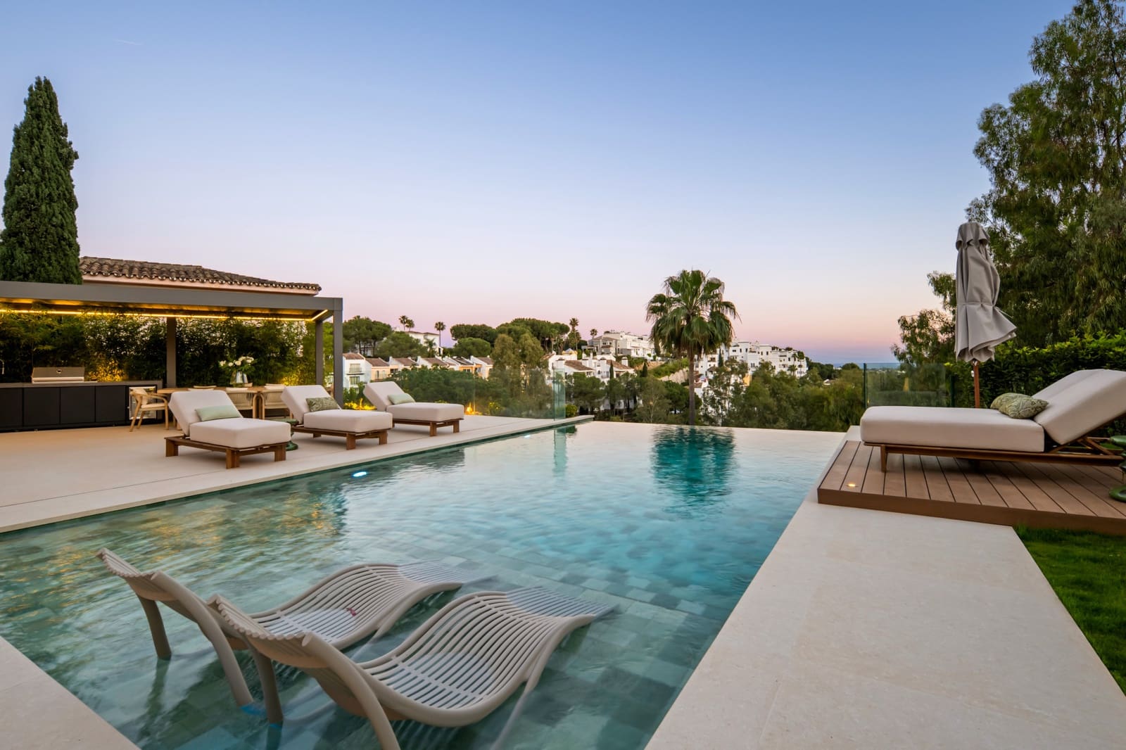 6 sypialnia Willa na sprzedaż w Benahavis z basenem garażem - 7 470 000 € (Ref: 10040700)