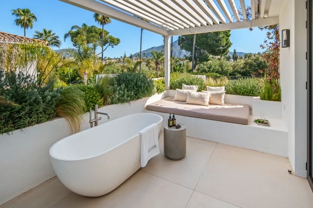 4 chambre Villa/Maison à vendre à Las Brisas, Marbella avec piscine garage - 5 995 000 € (Ref: 10044606)