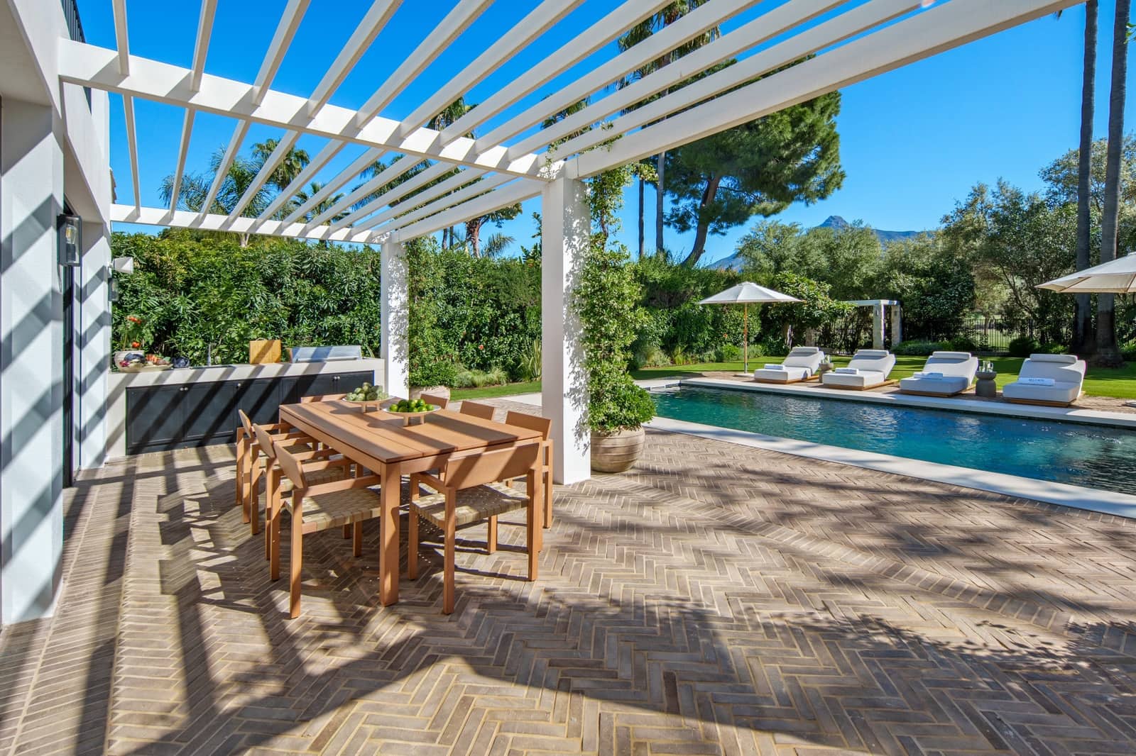 4 camera da letto Villa in vendita in Nueva Andalucia con piscina garage - 5.995.000 € (Rif: 10044606)